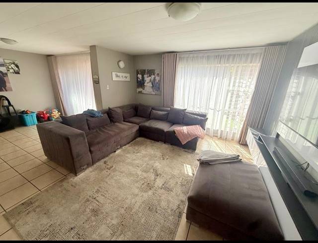 3 BEDROOM TOWNHOUSE FOR SALE IN VANDERBIJLPARK CE 3